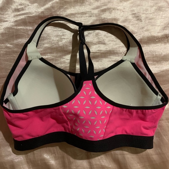VS Sports Bra - Picture 3 of 6